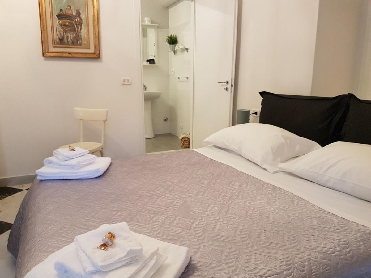 Residenza Dell'Opera Bed & Breakfast Naples Exterior photo